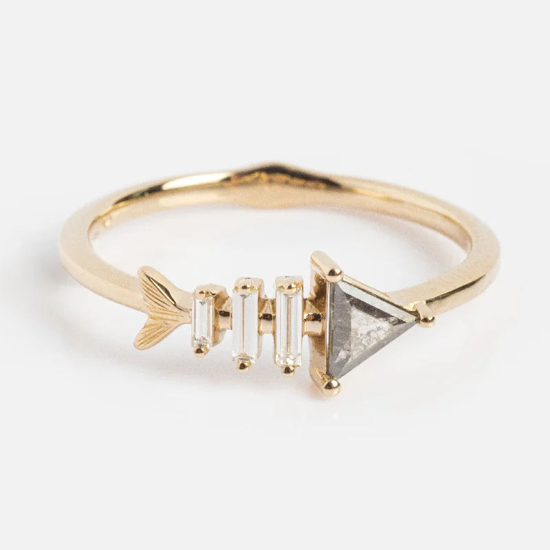 Luxury Jewelry Sale – Elegant Styles At Unbeatable Prices Relaxed Style Gold Fish Bone Ring with Triangle and Baguette Cut Diamond Luxury Jewelry Sale – Elegant Styles At Unbeatable Prices Relaxed Style Gold Fish Bone Ring with Triangle and Baguette Cut Diamond