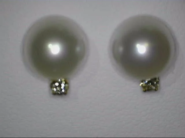 Huge Savings On Timeless Jewelry Collections Sophisticated Fashion 14K Yellow Gold Pearl and Diamond Stud Earrings Huge Savings On Timeless Jewelry Collections Sophisticated Fashion 14K Yellow Gold Pearl and Diamond Stud Earrings